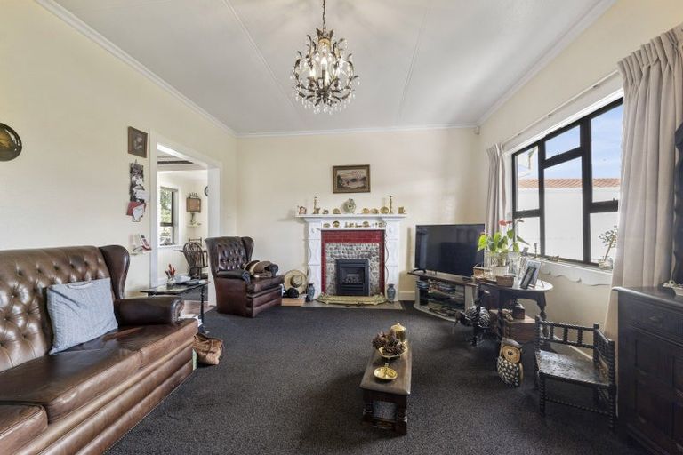 Photo of property in 17 Graham Street, Eltham, 4322