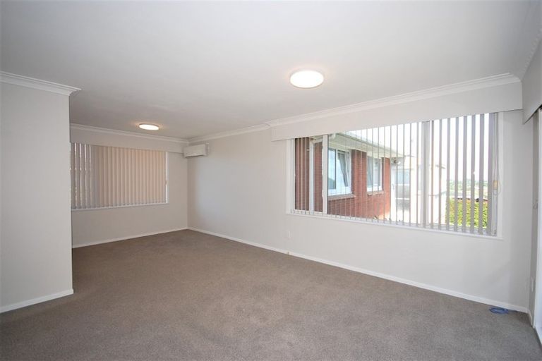 Photo of property in 1/279 Sunset Road, Sunnynook, Auckland, 0632