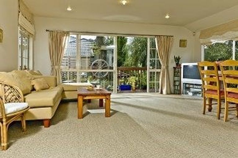 Photo of property in 1/15 Seine Road, Forrest Hill, Auckland, 0620