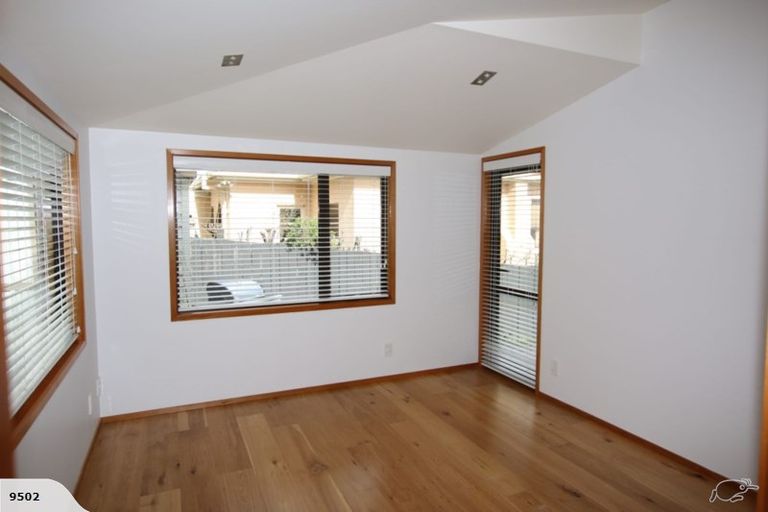 Photo of property in 2/162 East Coast Road, Forrest Hill, Auckland, 0620