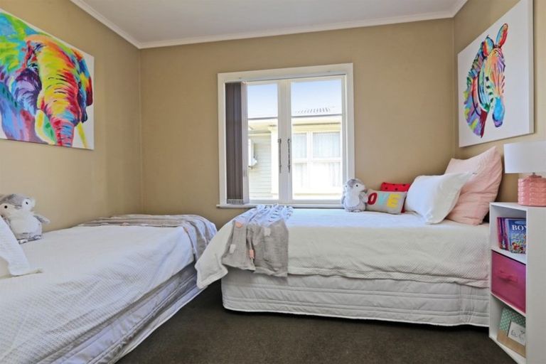 Photo of property in 115 Taradale Road, Onekawa, Napier, 4110