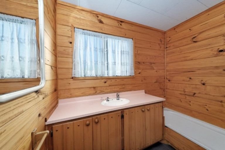 Photo of property in 2/22 Elizabeth Drive, West Harbour, Auckland, 0618