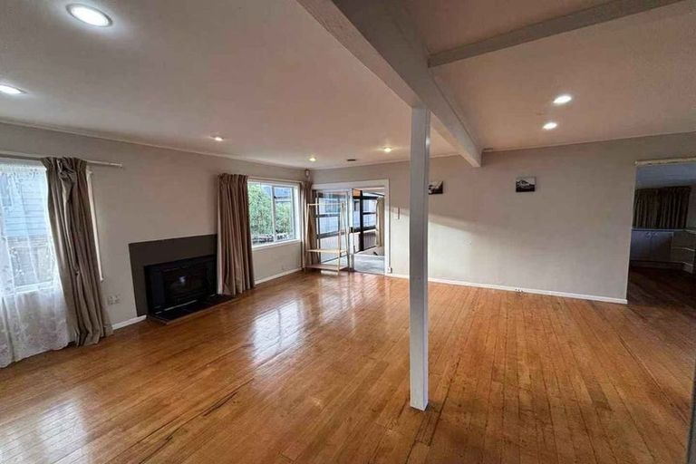 Photo of property in 1/56 Roberts Road, Glenfield, Auckland, 0629