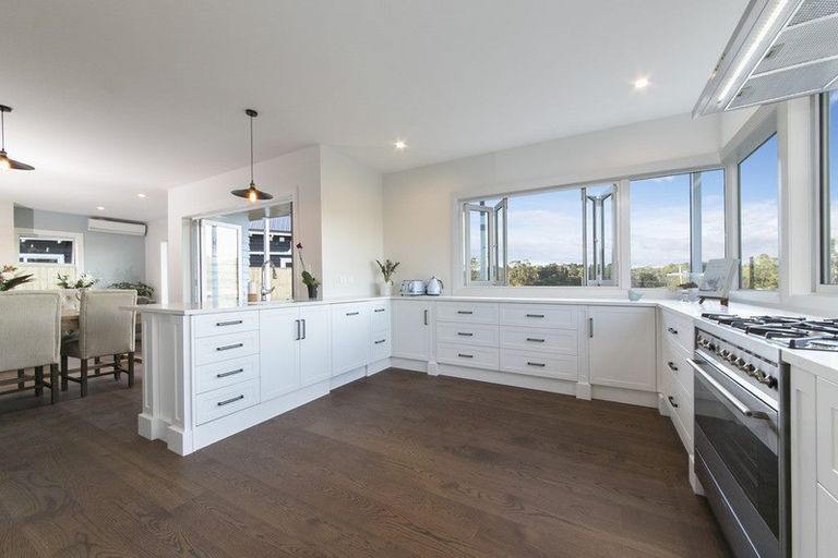 Photo of property in 12 Tauwaka Crescent, Riverhead, 0820