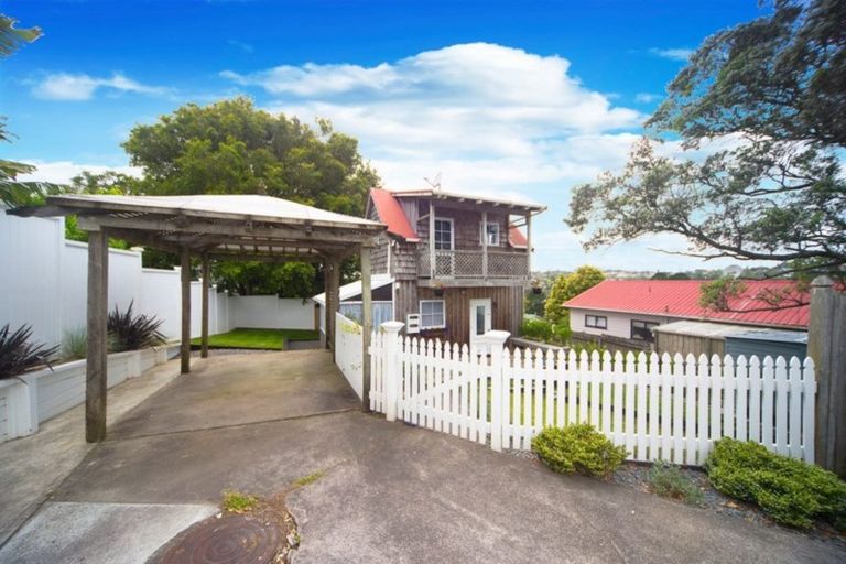 Photo of property in 2/221 Rangatira Road, Beach Haven, Auckland, 0626