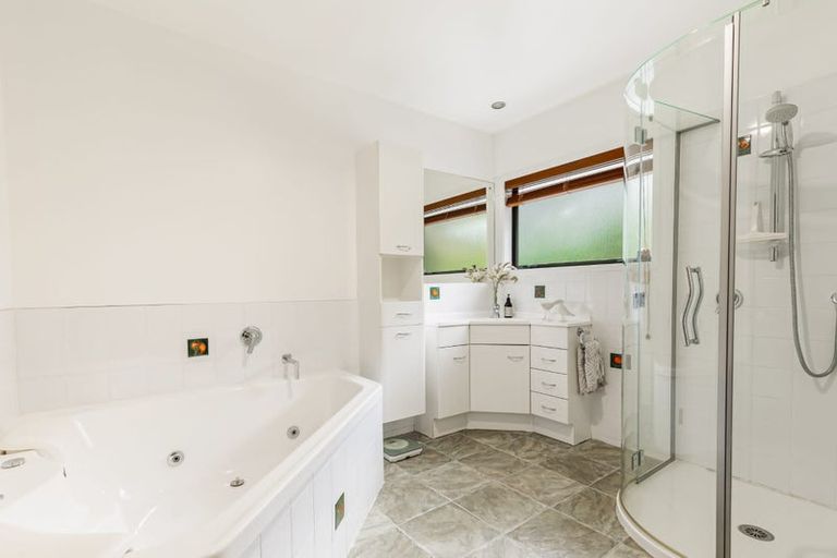 Photo of property in 65 Roberts Road, Matakatia, Whangaparaoa, 0930