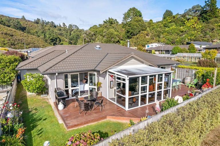 Photo of property in 48 King Charles Drive, Kingsley Heights, Upper Hutt, 5018
