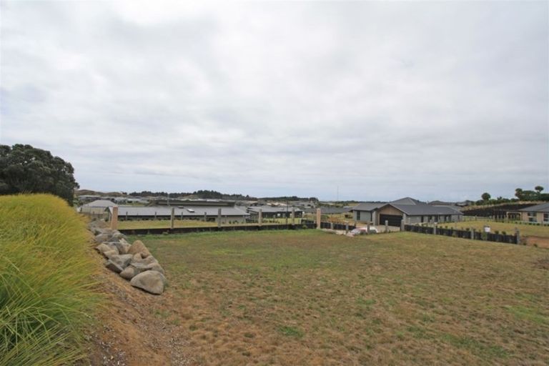 Photo of property in 15 Kotare Drive, Waiwhakaiho, New Plymouth, 4312