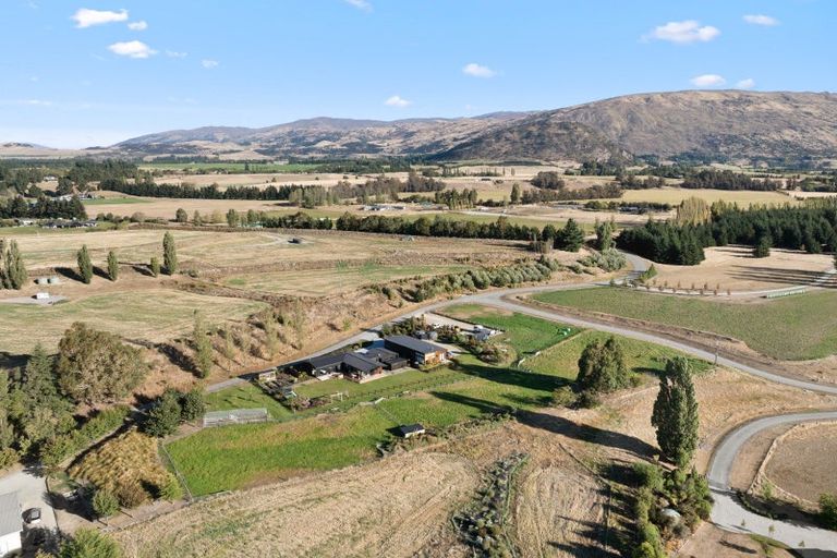 Photo of property in 87 Black Peak Road, Wanaka, 9382