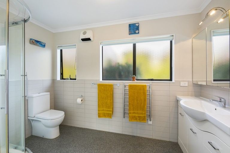 Photo of property in 8a Pelorus Street, Welcome Bay, Tauranga, 3112