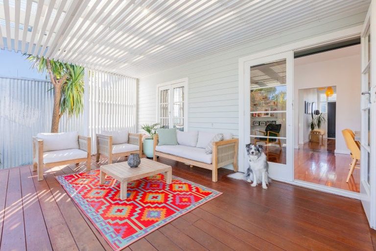 Photo of property in 100 Vigor Brown Street, Napier South, Napier, 4110