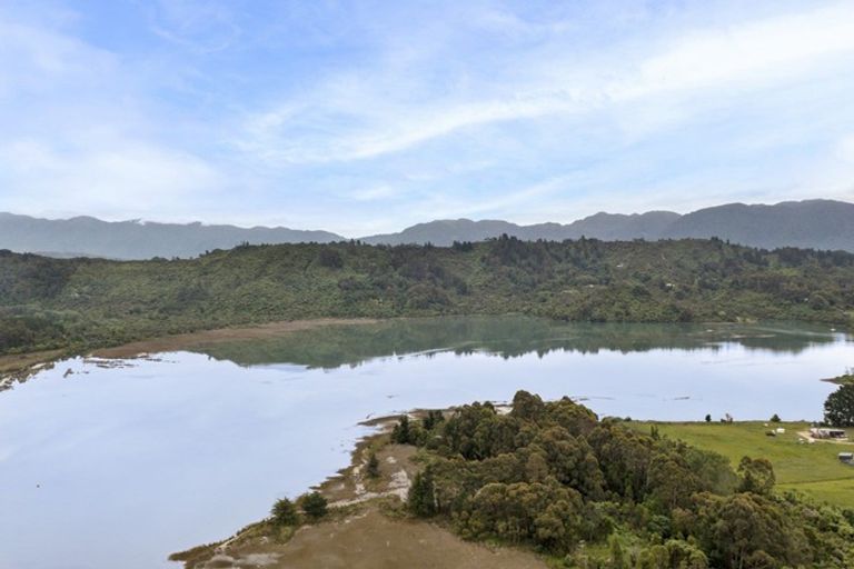 Photo of property in 1863 Takaka-collingwood Highway, Milnthorpe, Collingwood, 7182