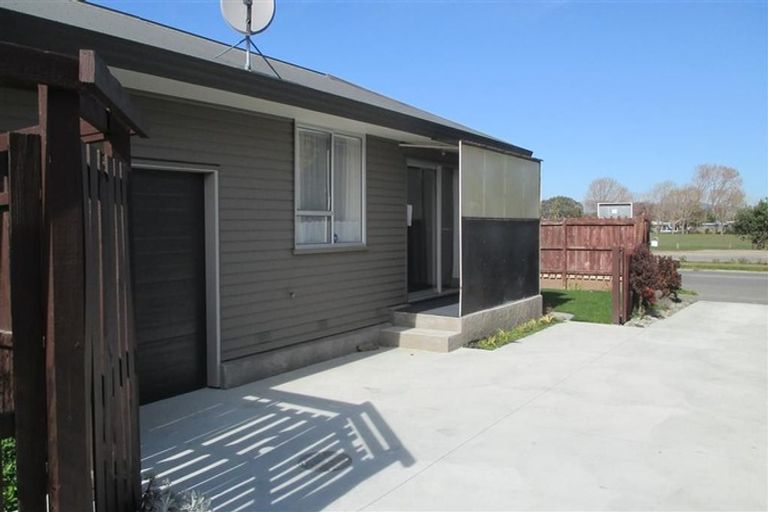 Photo of property in 1/90 Queenspark Drive, Parklands, Christchurch, 8083