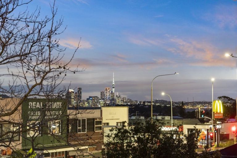 Photo of property in 2/14 Williamson Avenue, Belmont, Auckland, 0622