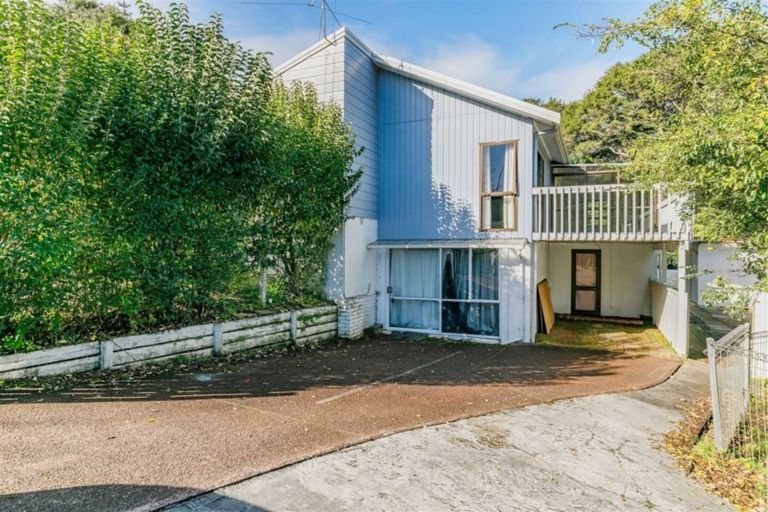 Photo of property in 66 Easton Park Parade, Glenfield, Auckland, 0629