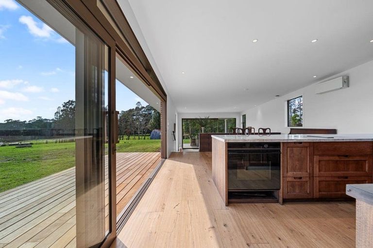 Photo of property in 121a Pomona Road, Kumeu, 0891