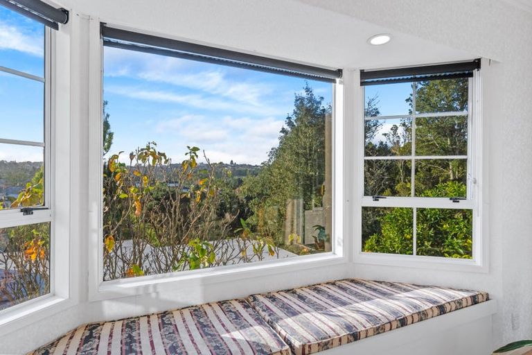 Photo of property in 2 Ravenstone Place, Chatswood, Auckland, 0626