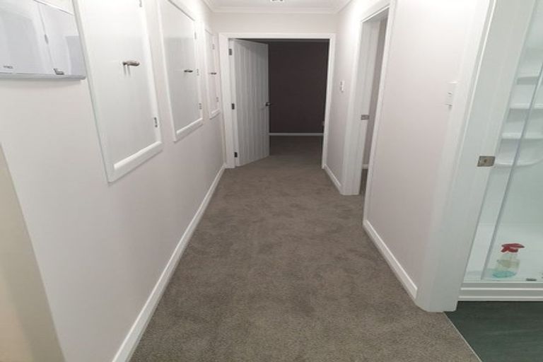 Photo of property in 111 Ruskin Road, Newlands, Wellington, 6037