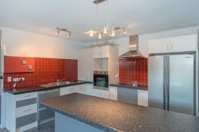 Photo of property in 109 Farnborough Drive, Grandview Heights, Hamilton, 3200