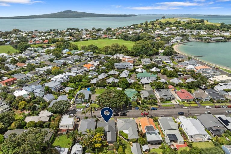 Photo of property in 15 Duders Avenue, Devonport, Auckland, 0624