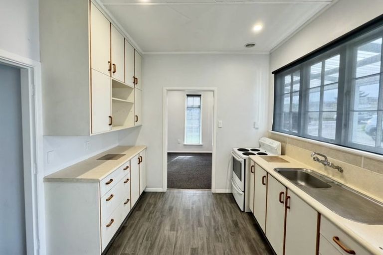 Photo of property in 1006 Tremaine Avenue, Roslyn, Palmerston North, 4414