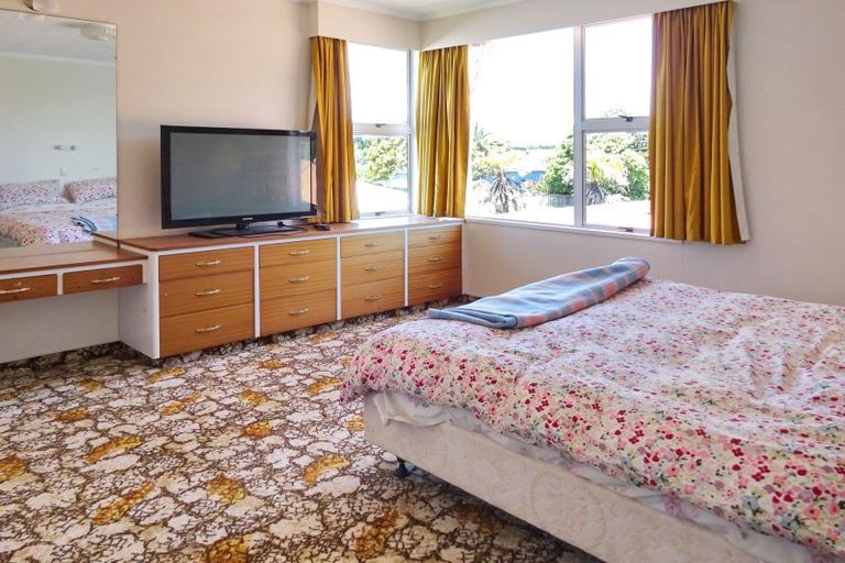 Photo of property in 7 Hennessy Street East, Foxton Beach, Foxton, 4815