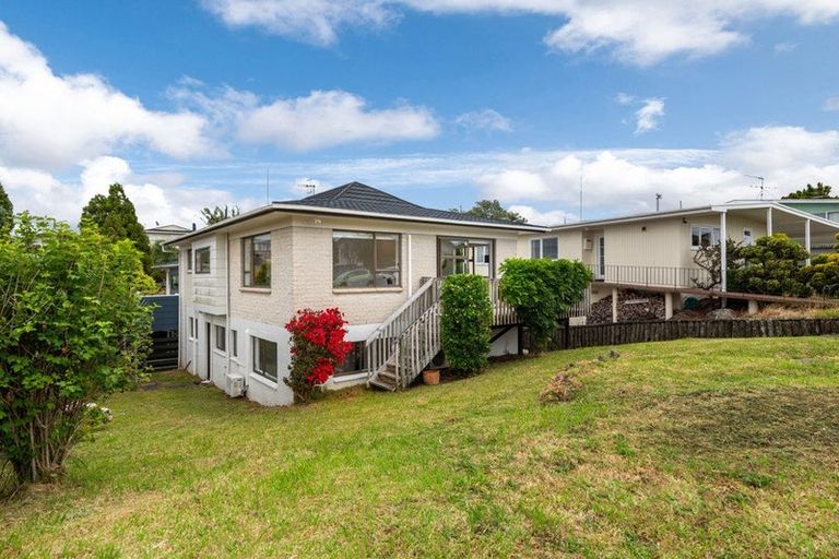 Photo of property in 1/27 Knightsbridge Drive, Forrest Hill, Auckland, 0620