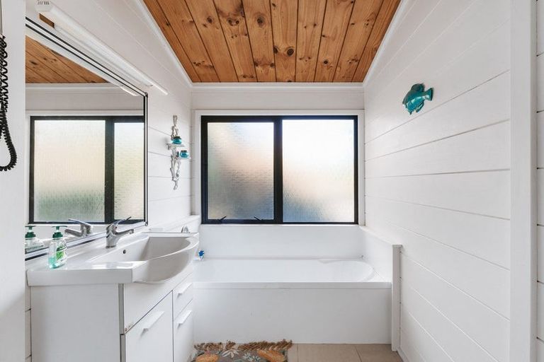 Photo of property in 240d Omokoroa Road, Omokoroa, Tauranga, 3114