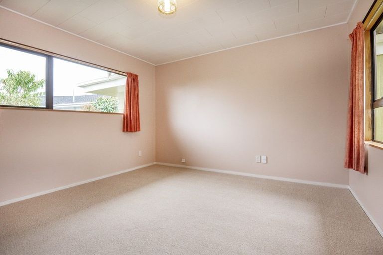 Photo of property in 2/1304 Southland Road, Raureka, Hastings, 4120