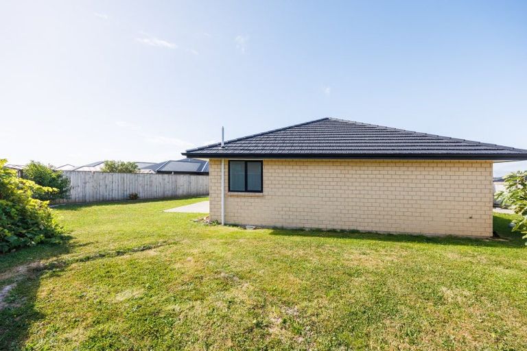 Photo of property in 12 Gibraltar Way, Fitzherbert, Palmerston North, 4410
