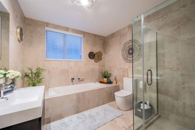 Photo of property in 5 Dida Park Drive, Kumeu, 0810