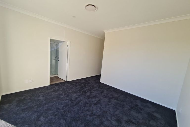 Photo of property in Queen Charlotte Drive, Aotea, Porirua, 5024