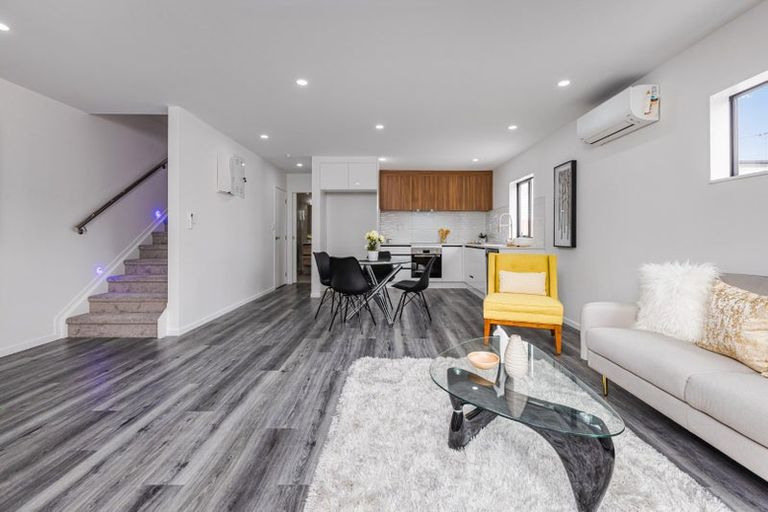 Photo of property in 7c Gladfield Lane, Te Atatu Peninsula, Auckland, 0610