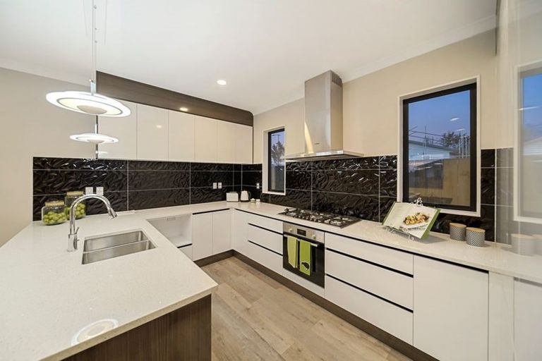 Photo of property in 104 Twin Parks Rise, Papakura, 2110