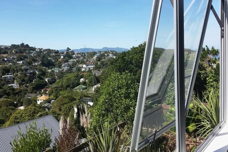 Photo of property in 21a Cotswold Crescent, Newlands, Wellington, 6037