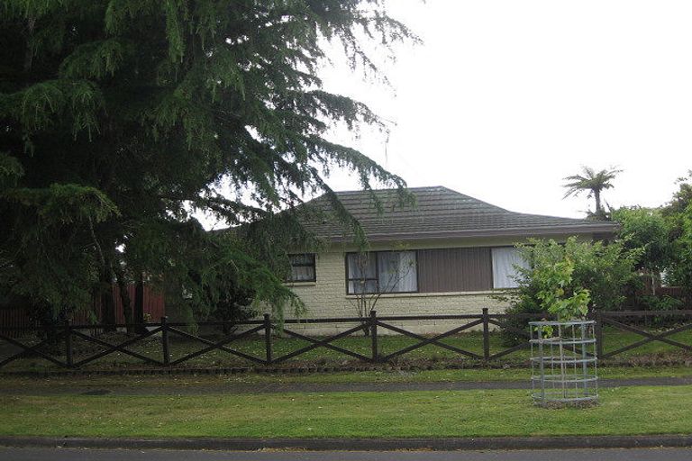 Photo of property in 2/24 Beaumaris Way, Conifer Grove, Takanini, 2112