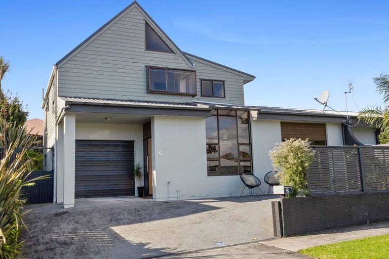 Photo of property in 2 Budleigh Street, Frankleigh Park, New Plymouth, 4310