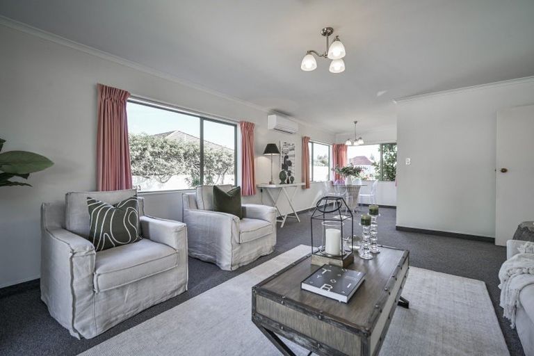 Photo of property in 2/239 Warwick Road, Mayfair, Hastings, 4122