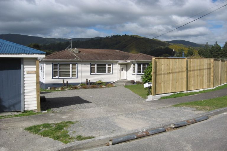 Photo of property in 6 Sharpe Crescent, Wainuiomata, Lower Hutt, 5014