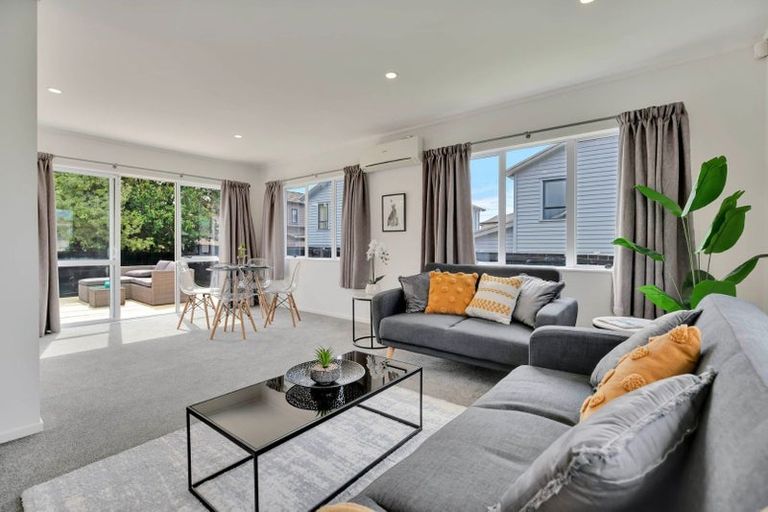 Photo of property in 12a Hinton Place, Weymouth, Auckland, 2103