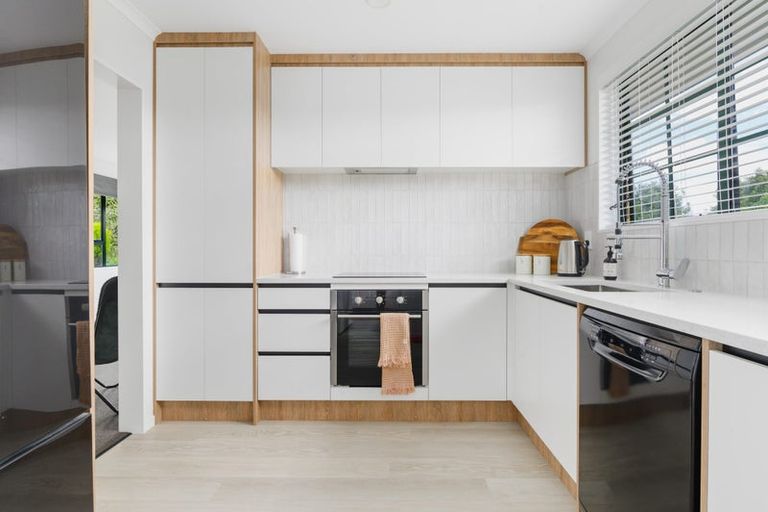 Photo of property in 19 Waiwherowhero Drive, St Andrews, Hamilton, 3200