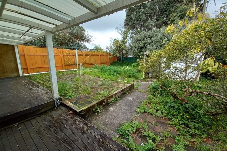 Photo of property in 114 Cobham Crescent, Kelston, Auckland, 0602