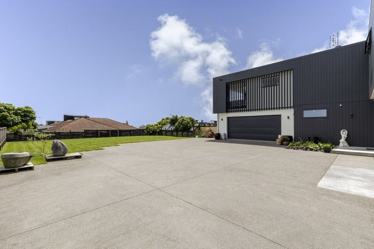 Photo of property in 8 Kowhai Street, Strandon, New Plymouth, 4312