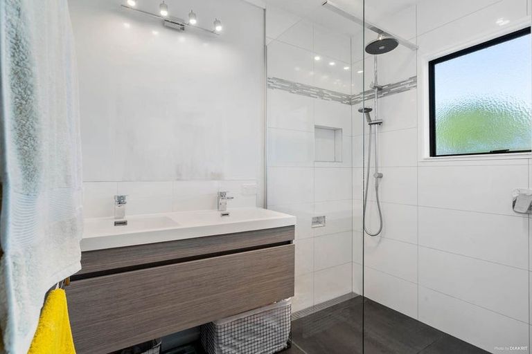 Photo of property in 10 Seaward Place, Wattle Downs, Auckland, 2103