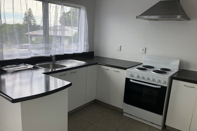 Photo of property in 12a Midgley Road, West Harbour, Auckland, 0618
