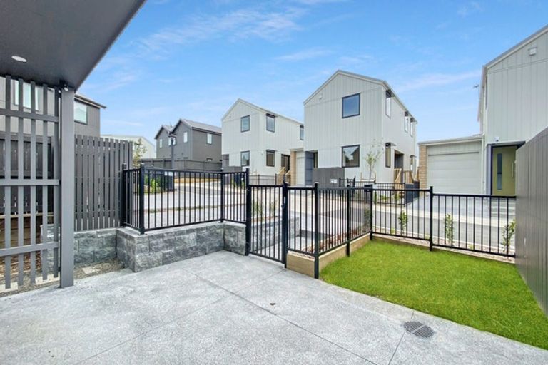 Photo of property in 17b Cessna Crescent, Mangere, Auckland, 2022