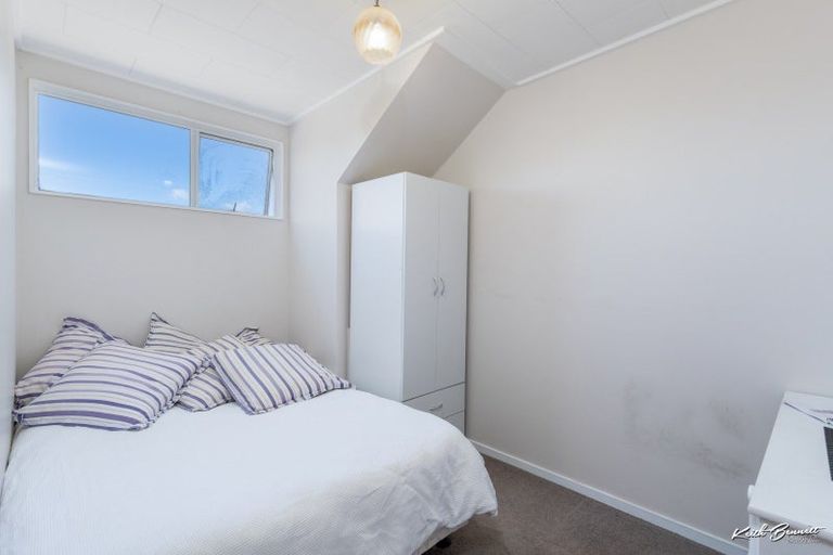 Photo of property in 8b Wai-iti Crescent, Woburn, Lower Hutt, 5010