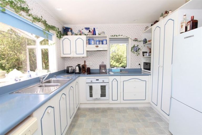 Photo of property in 23 Ronald Woolf Place, Churton Park, Wellington, 6037