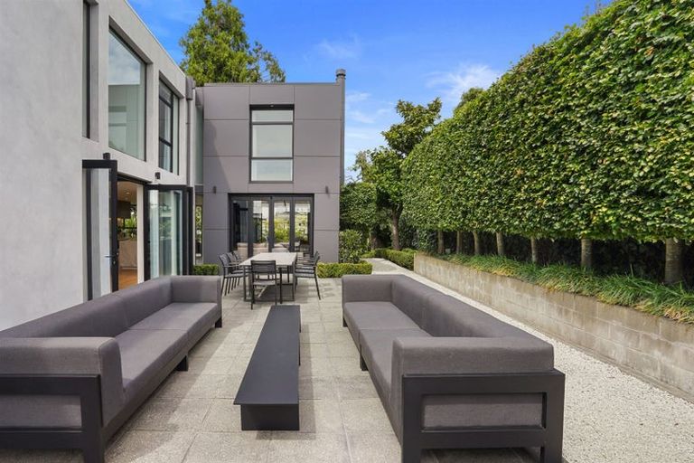 Photo of property in 100 Glandovey Road, Fendalton, Christchurch, 8052
