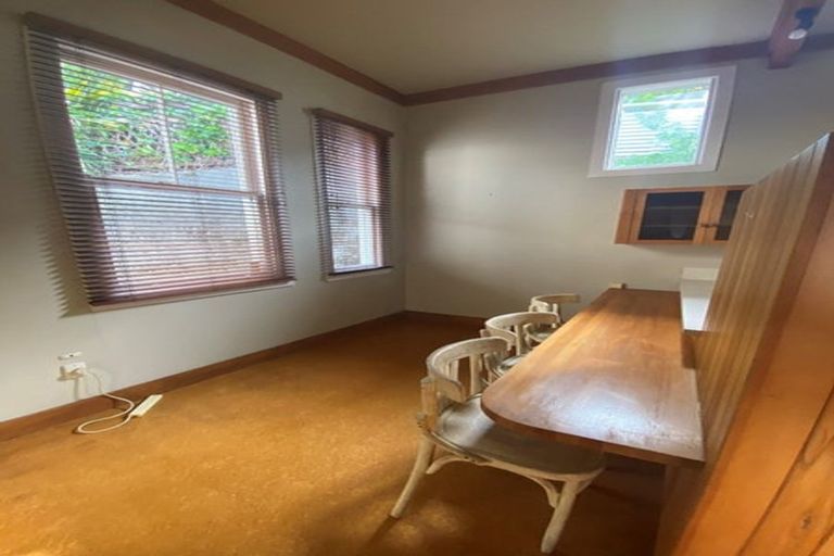 Photo of property in 16 Sealy Road, Bluff Hill, Napier, 4110